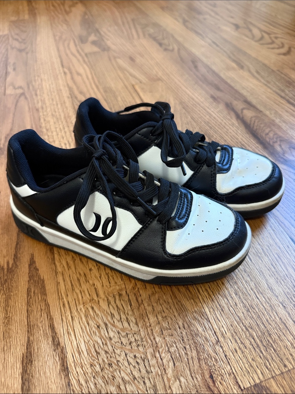 Hurley Black and White Moxie Low-Top Sneaker